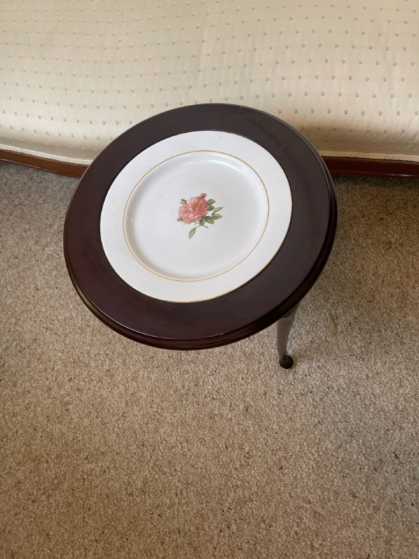 Queen Anne Style Charger Table