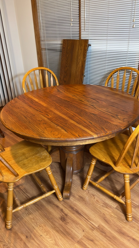 Oak Round Table 5 chairs