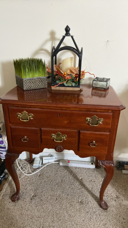 Queen Anne Style Solid Mahogany Chest With Cabriole Legs