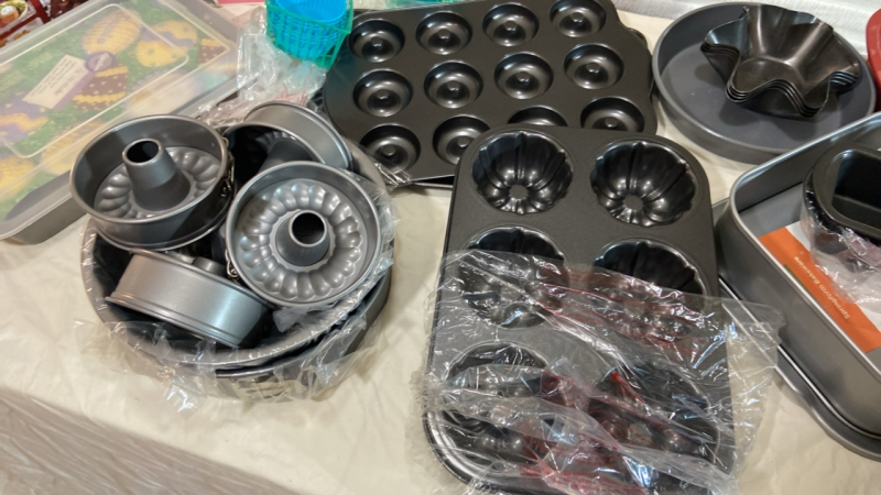 Assorted Baking Pans