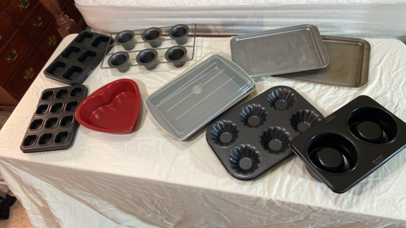 Assorted Baking Pans