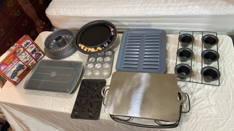 Assorted Baking Pans