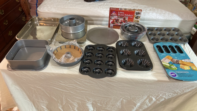 Assorted Baking Pans