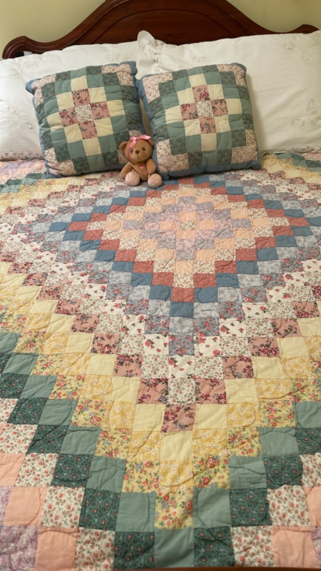 Full/Queen Quilt and Bedding