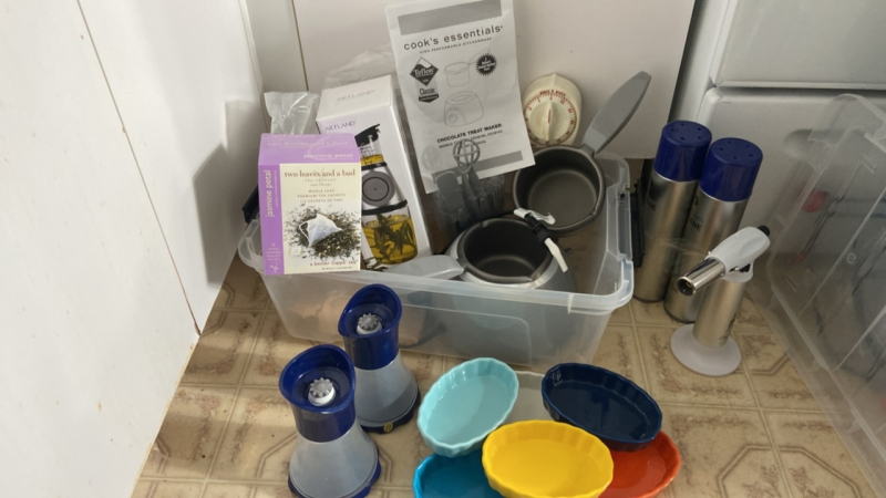 Assorted Kitchen Items