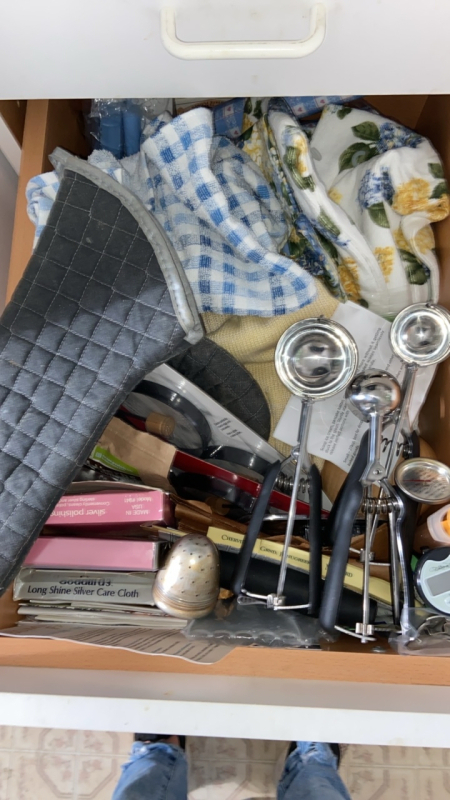 Assorted Kitchen Items