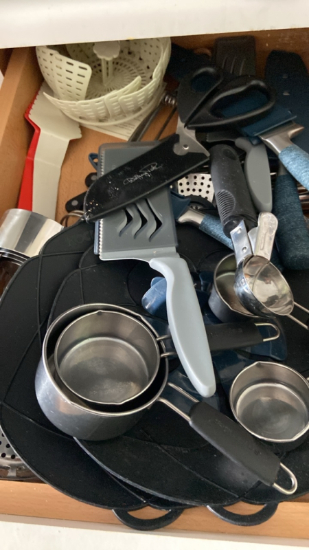 Assorted Kitchen Items