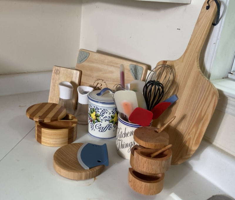Assorted Kitchen Items