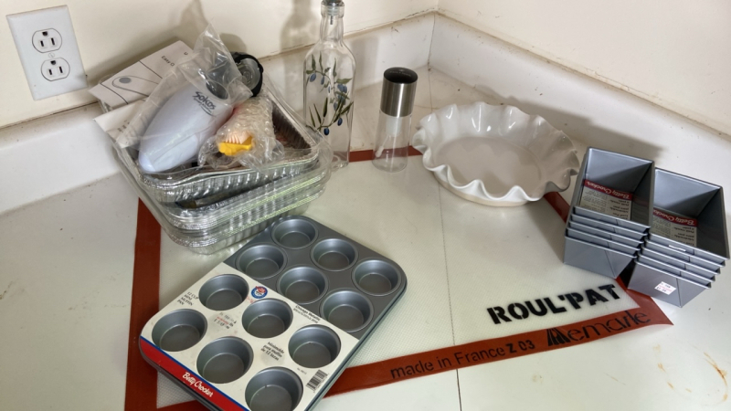 Assorted Kitchen Items