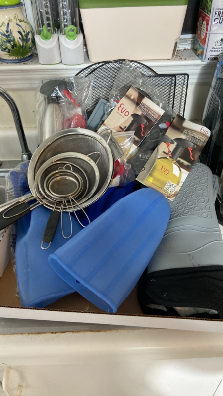 Assorted Kitchen Items