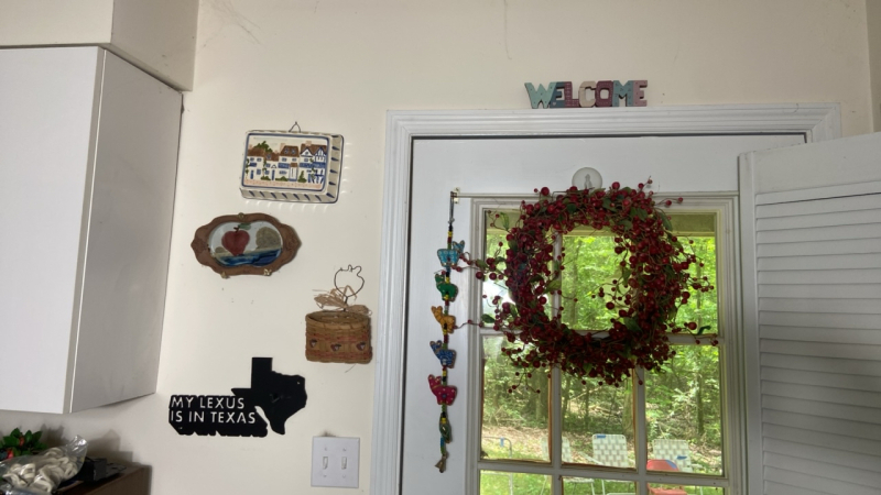 Assorted Kitchen Decor