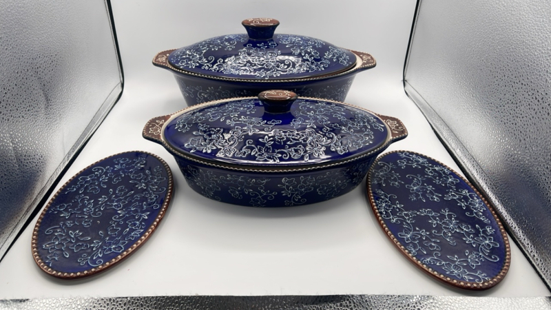 Floral Lace Dutch Ovens w/ Lids and Trivets