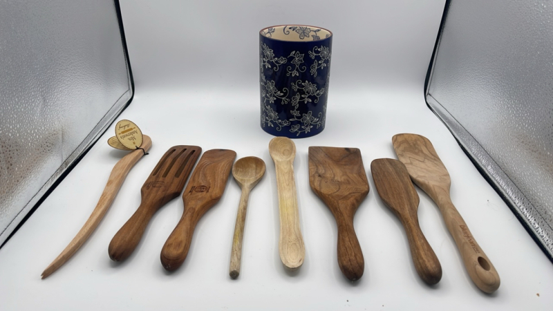 Floral Lace Utensil Caddy and Wood Utensils