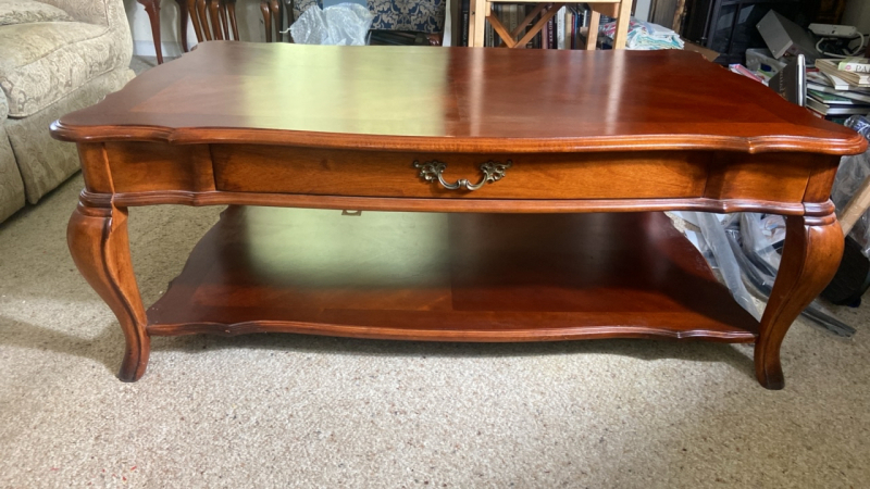 Queen Anne Coffee Table w/ Storage