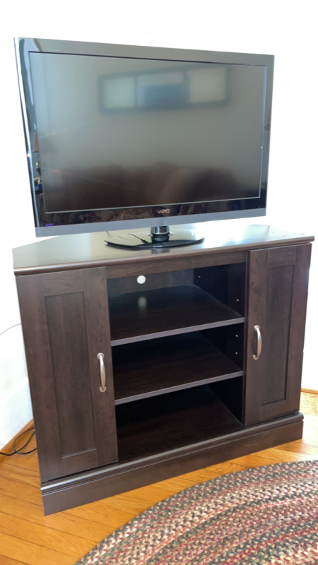 VIZIO 32” TV with Corner TV Stand