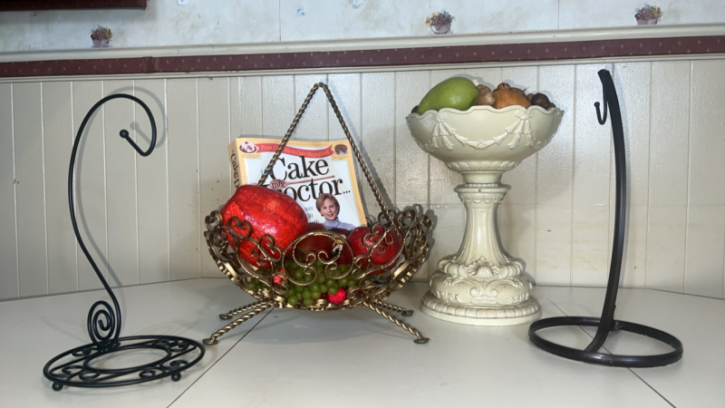 Assorted Kitchen Decor