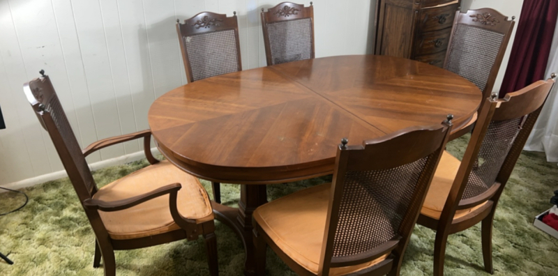 Vintage Wooden Accolade Extendable Dining Room Table & Chairs with leaf