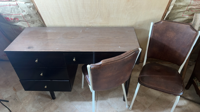 Desk & Chairs (2)