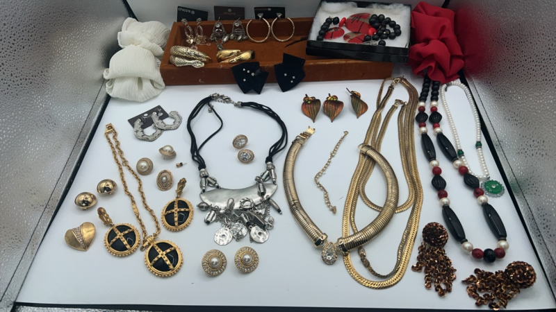 Assorted Ladies Costume Jewelry & Accessories