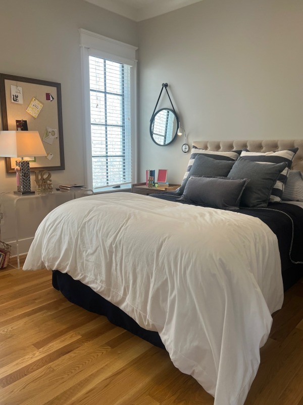 Tommy Hilfiger Full Sized Bedding, Pillows and throw pillows