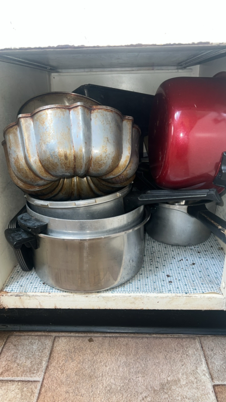Kitchen Pots/Pans & Baking Pans