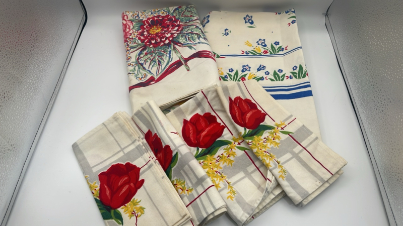 Vintage Tablecloths & Napkins