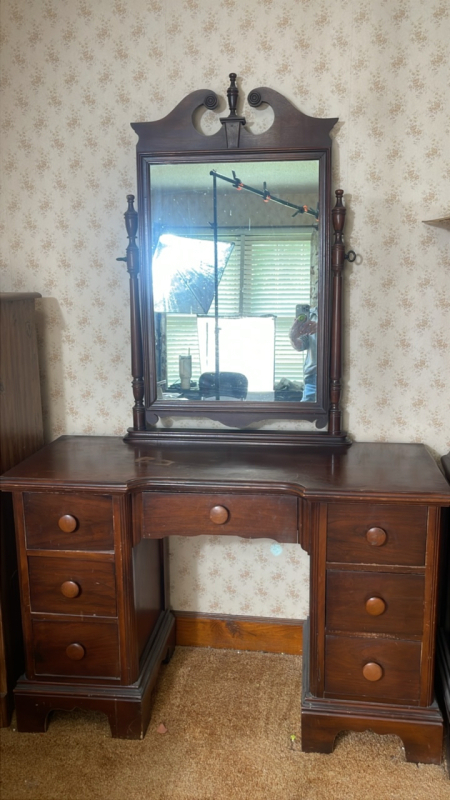 Dresser & Mirror