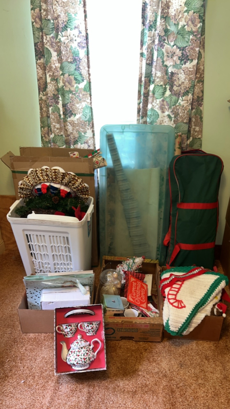 Christmas Decorations & Wrapping Essentials