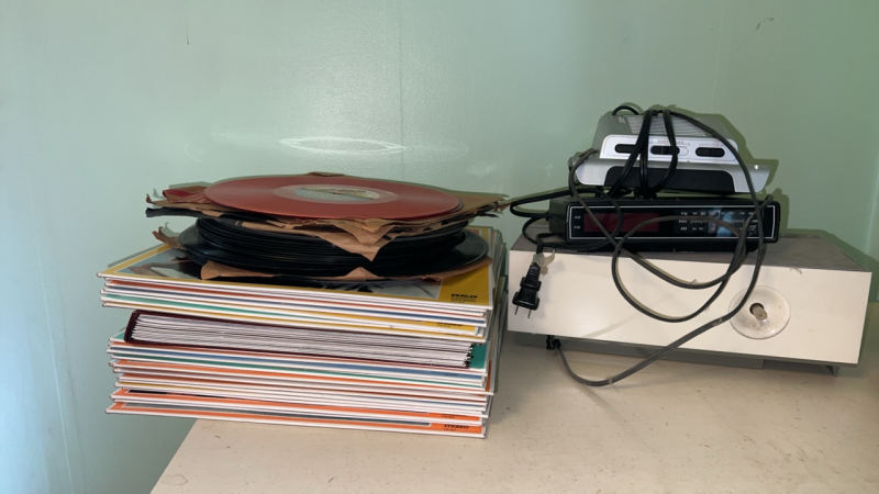 AM/FM Radios & Vinyl Records