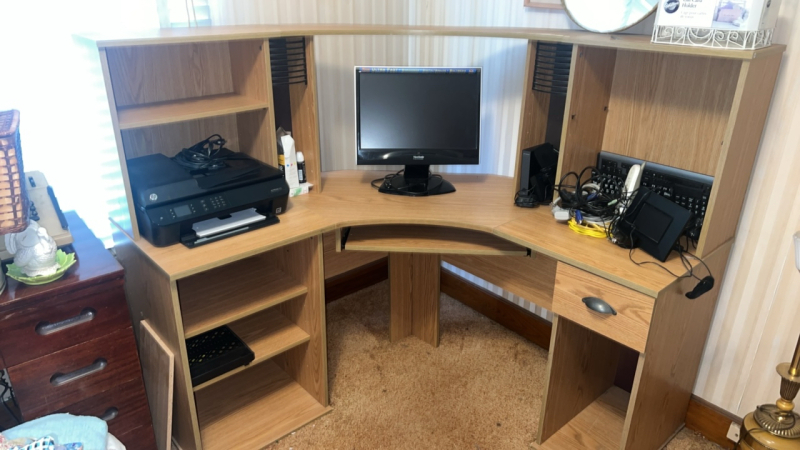 Corner desk w/ Rolling Office Chairs