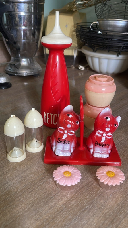 Retro Condiment Caddy & Essentials