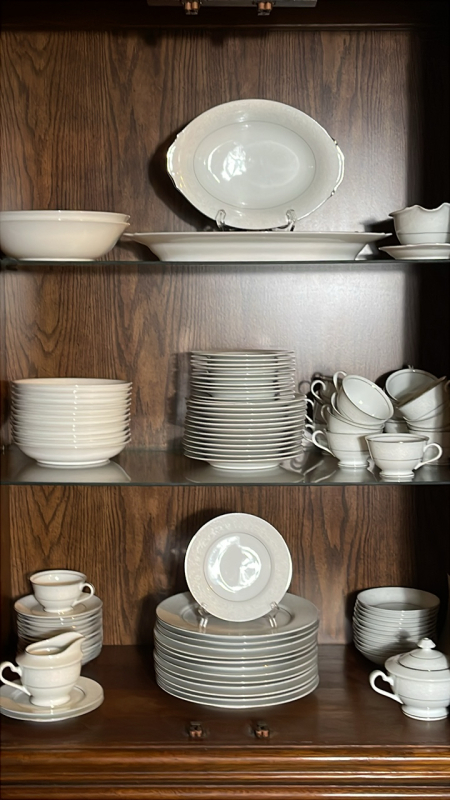 Fashion Manor China Set