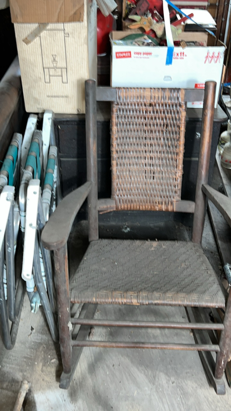 Rocking chairs & folding chairs