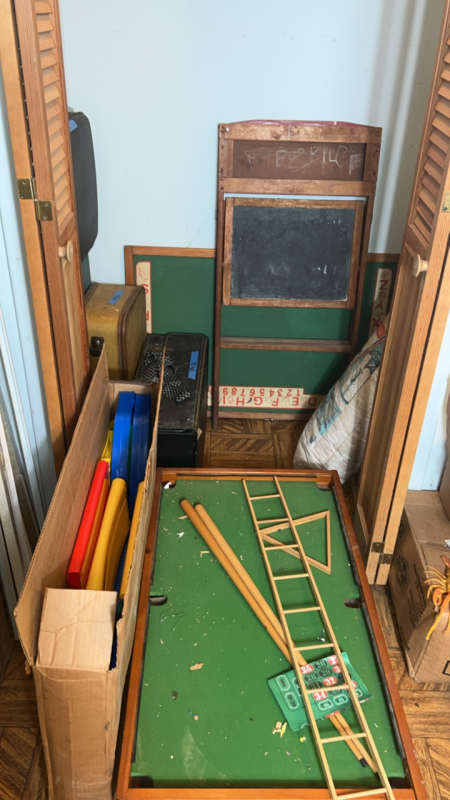 Childrens Art Easel, Chalkboard, Mini Pool Table