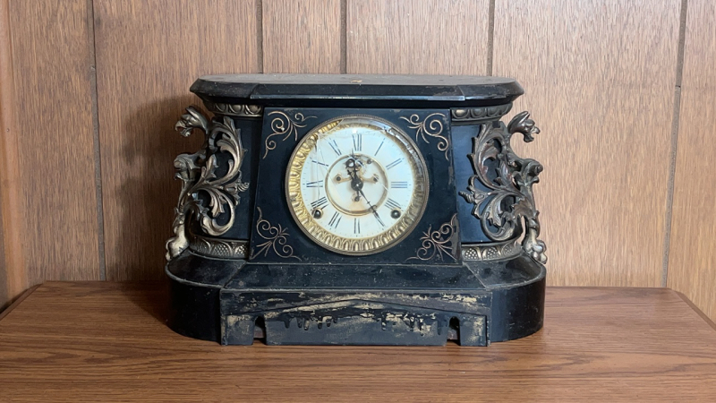 Cast iron mantle clock