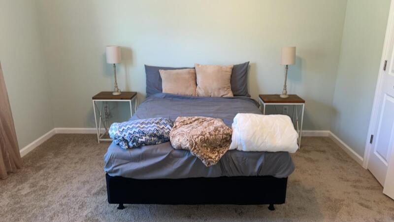Twin Bedroom Suite, Nightstands & Lamps