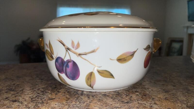 Royal Wescester covered casserole dish