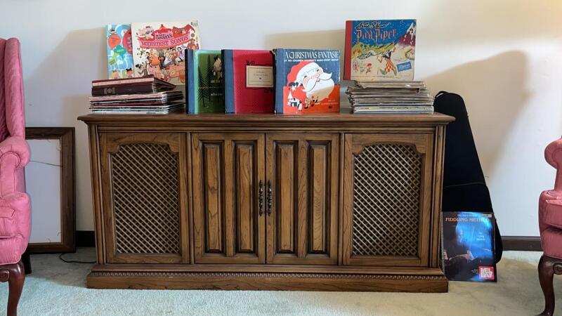 Vinyl Record Player/Radio, Fiddle & vinyl records