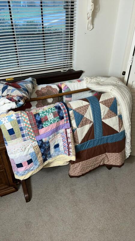 Wooden quilt rack & quilts