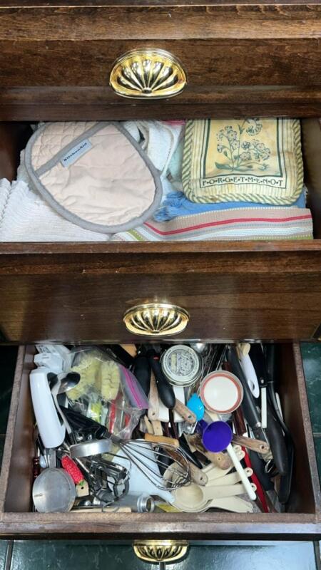 Kitchen Utensils & Linens