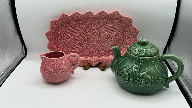 Bordallo Pinneiro Platter, Teapot & Creamer