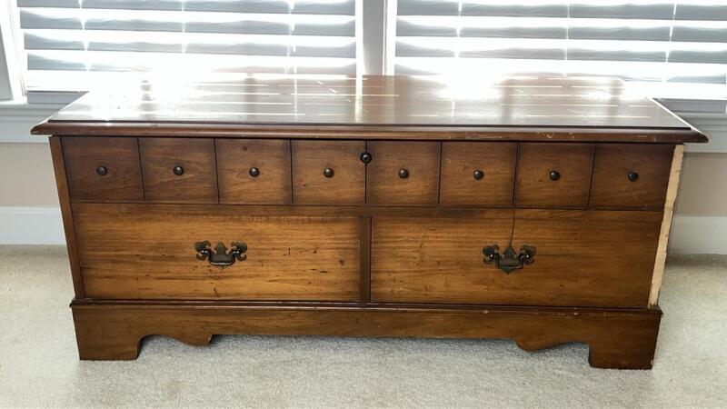Vintage Lane Sweetheart Cedar Chest