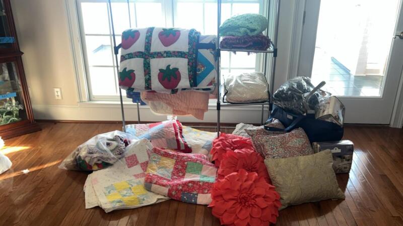 Quilts, Home Linens & Accent Pillows