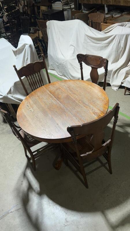 Wooden Round Dining Room Table & Chairs