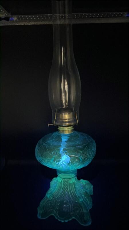Vintage Light of Mine Princess Feather Oil Lamp (Glows)