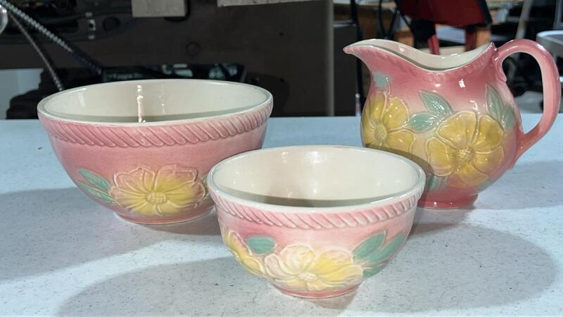 Hull Pottery Sunglow Mixing Bowls & Pitcher Set
