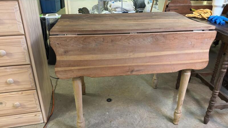 Drop leaf table