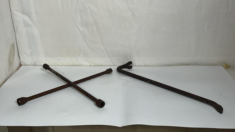 Crow bar & 4-Way Lug Wrench