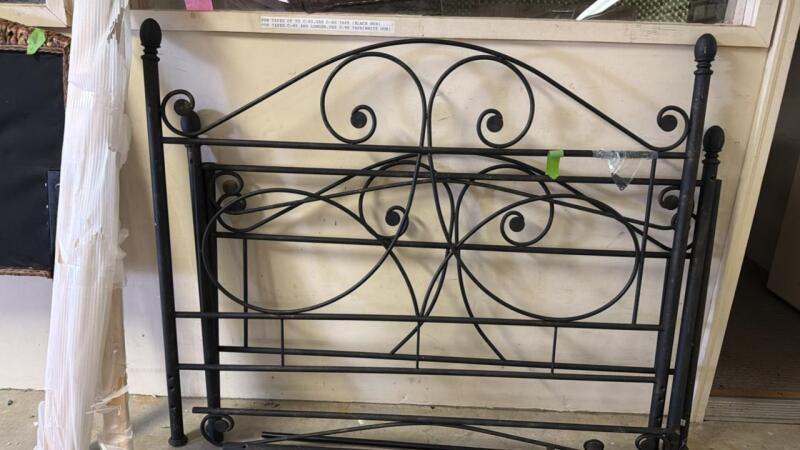 Metal bed