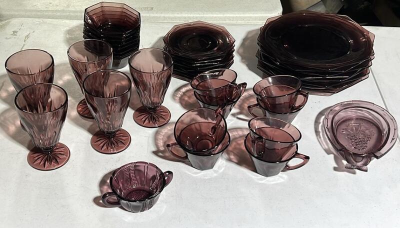 Hazel Atlas Moroccan Amethyst Glass Octogon Dish (Glows)Set